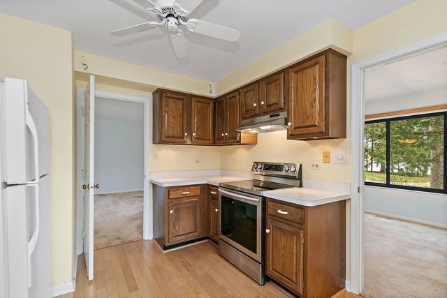 287 Deer Trail Court D, Lake Barrington, IL 60010