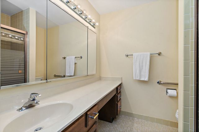 287 Deer Trail Court D, Lake Barrington, IL 60010
