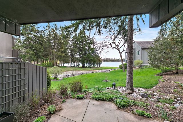 287 Deer Trail Court D, Lake Barrington, IL 60010