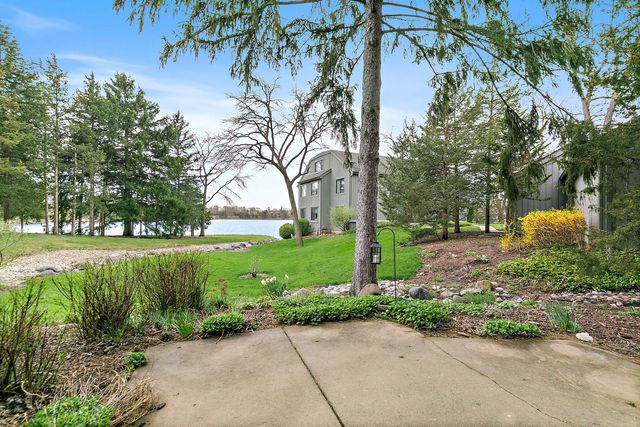 287 Deer Trail Court D, Lake Barrington, IL 60010