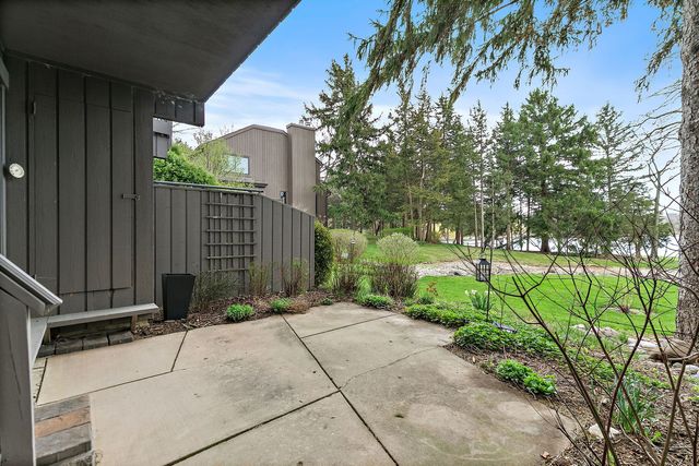 287 Deer Trail Court D, Lake Barrington, IL 60010