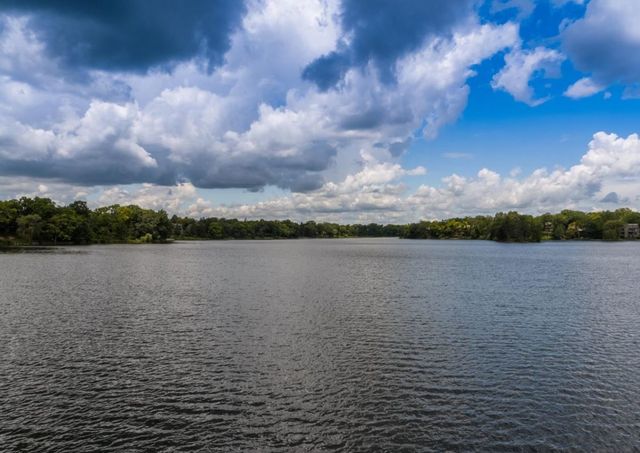 287 Deer Trail Court D, Lake Barrington, IL 60010