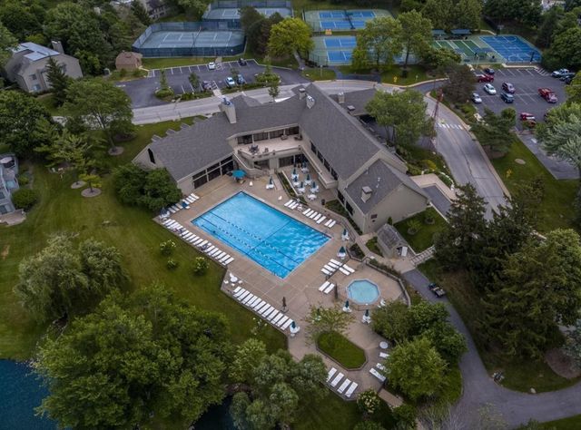 287 Deer Trail Court D, Lake Barrington, IL 60010