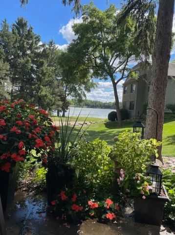 287 Deer Trail Court D, Lake Barrington, IL 60010