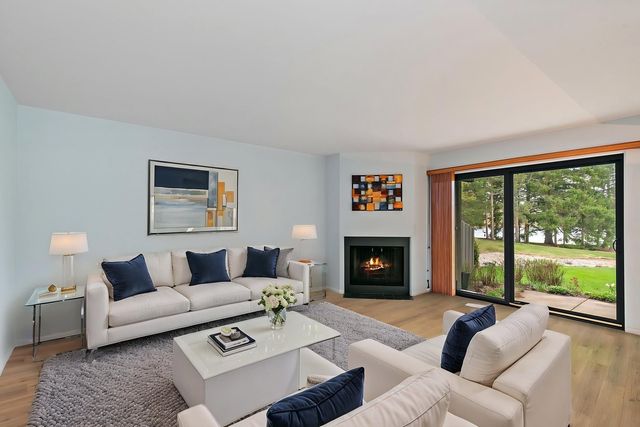 287 Deer Trail Court D, Lake Barrington, IL 60010