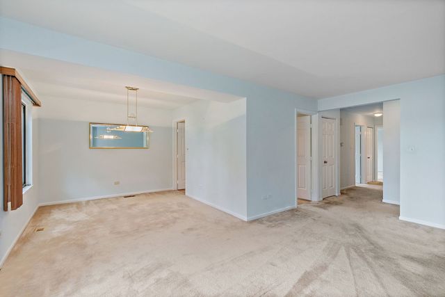 287 Deer Trail Court D, Lake Barrington, IL 60010