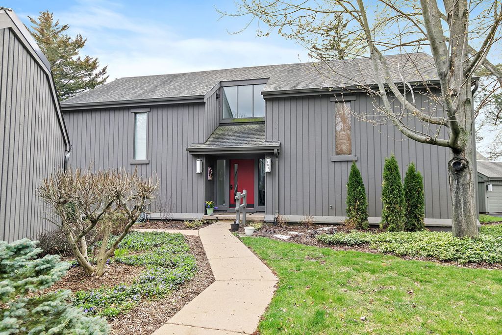 287 Deer Trail Court D, Lake Barrington, IL 60010