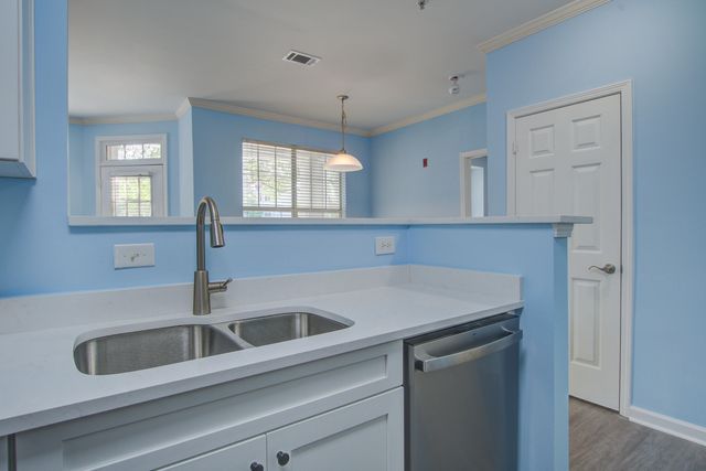 45 Sycamore Avenue 414, Charleston, SC 29407