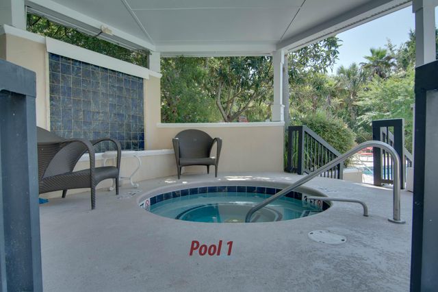 45 Sycamore Avenue 414, Charleston, SC 29407