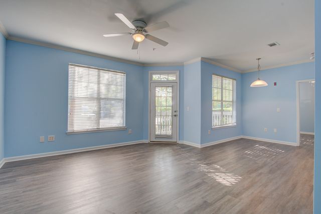 45 Sycamore Avenue 414, Charleston, SC 29407