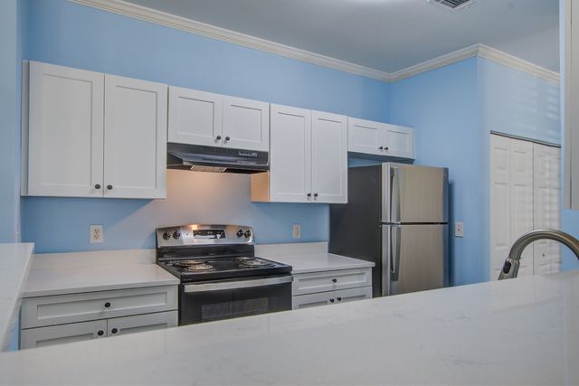 45 Sycamore Avenue 414, Charleston, SC 29407