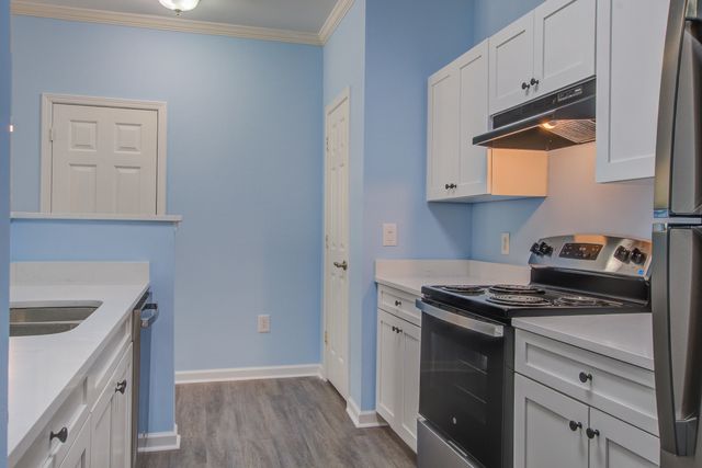 45 Sycamore Avenue 414, Charleston, SC 29407