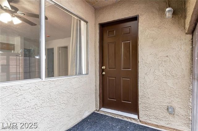 848 Hedge Way 5, Las Vegas, NV 89110