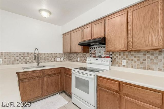 848 Hedge Way 5, Las Vegas, NV 89110