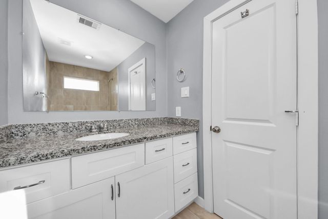 618 Maple Way A, Houston, TX 77015