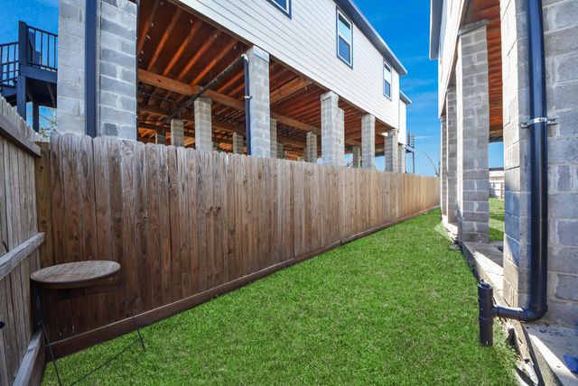 618 Maple Way A, Houston, TX 77015