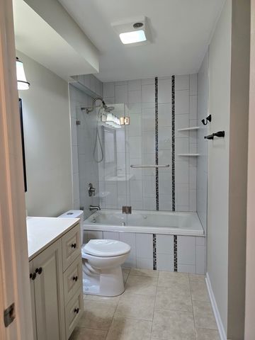 836 E OLD WILLOW Road 109, Prospect Heights, IL 60070