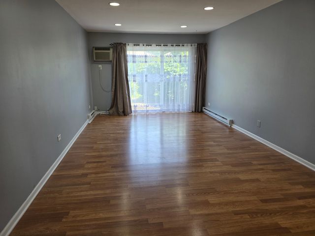 836 E OLD WILLOW Road 109, Prospect Heights, IL 60070