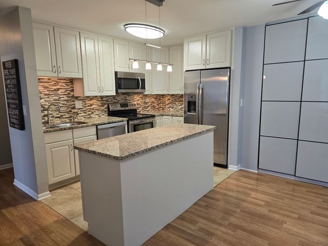 836 E OLD WILLOW Road 109, Prospect Heights, IL 60070