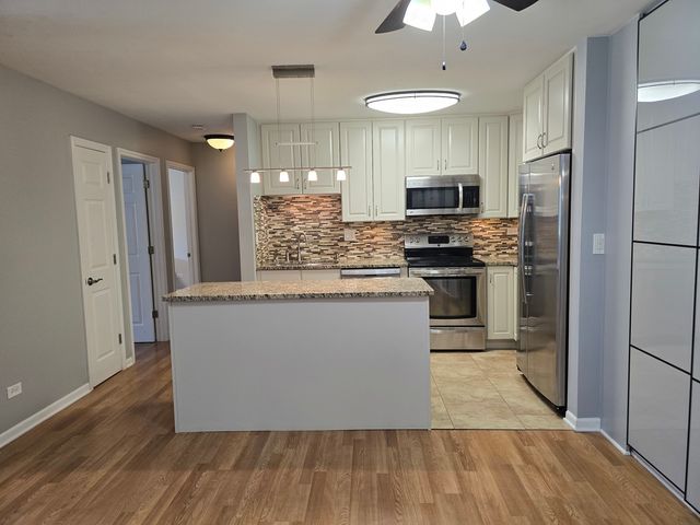 836 E OLD WILLOW Road 109, Prospect Heights, IL 60070
