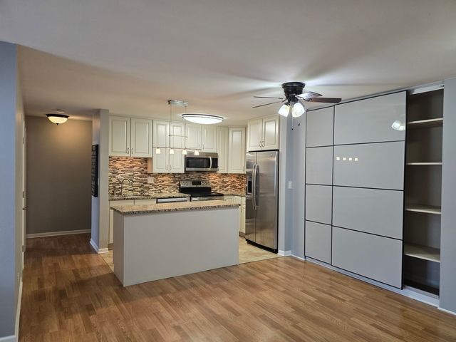 836 E OLD WILLOW Road 109, Prospect Heights, IL 60070