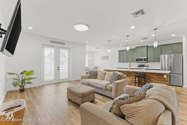 790 Haryestor Avenue SW, Palm Bay, FL 32908