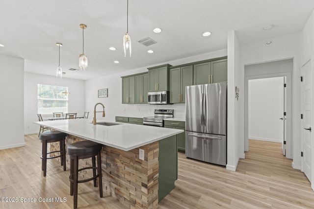 790 Haryestor Avenue SW, Palm Bay, FL 32908