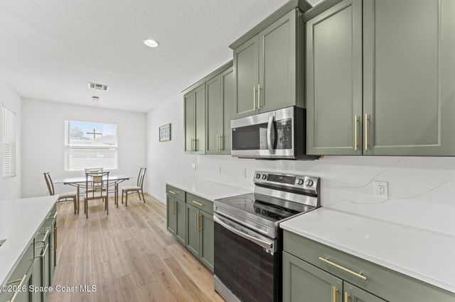 790 Haryestor Avenue SW, Palm Bay, FL 32908
