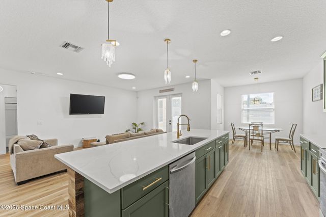 790 Haryestor Avenue SW, Palm Bay, FL 32908