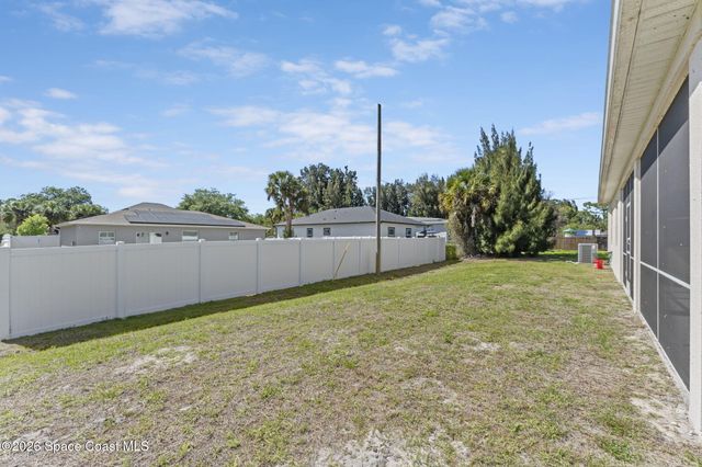 790 Haryestor Avenue SW, Palm Bay, FL 32908