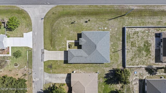 790 Haryestor Avenue SW, Palm Bay, FL 32908