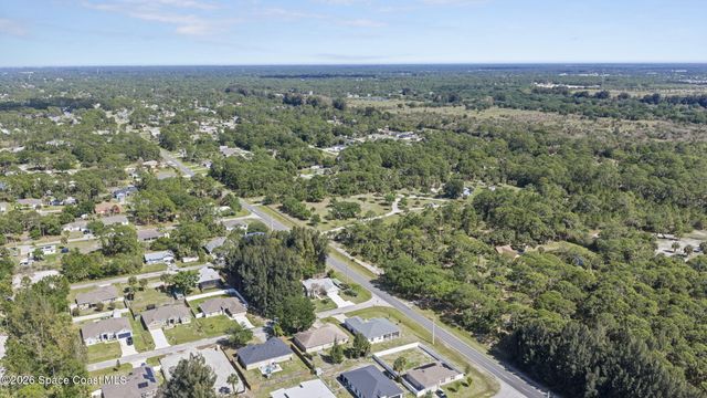 790 Haryestor Avenue SW, Palm Bay, FL 32908