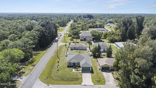 790 Haryestor Avenue SW, Palm Bay, FL 32908