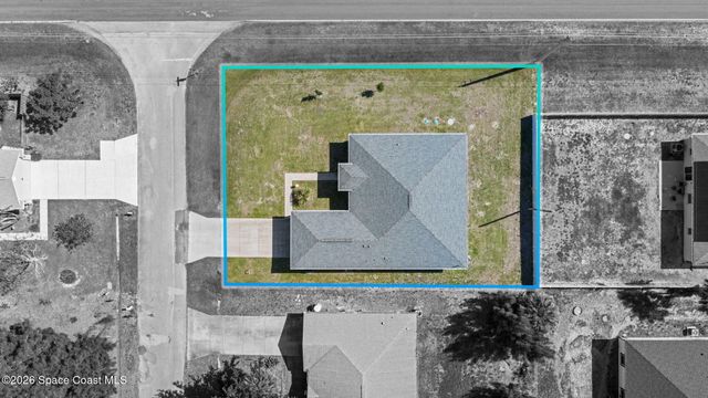 790 Haryestor Avenue SW, Palm Bay, FL 32908
