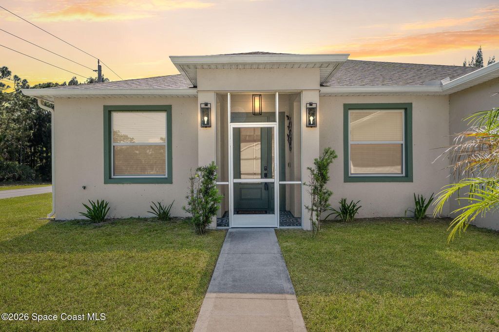 790 Haryestor Avenue SW, Palm Bay, FL 32908