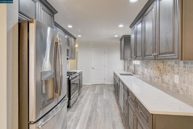 2287 Dalis Dr, Concord, CA 94520