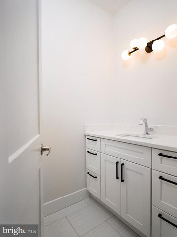 303 FOUNTAIN ST, Philadelphia, PA 19128