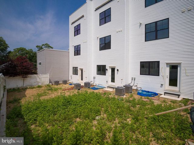 303 FOUNTAIN ST, Philadelphia, PA 19128