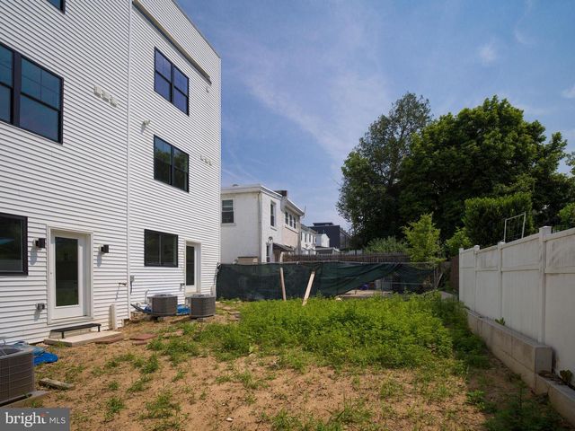 303 FOUNTAIN ST, Philadelphia, PA 19128