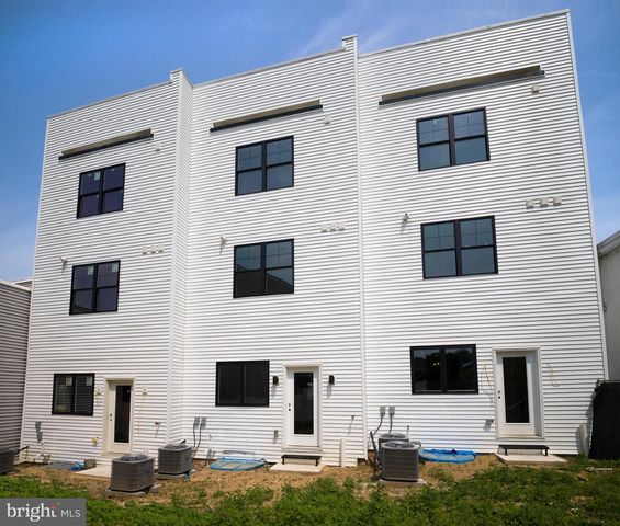 303 FOUNTAIN ST, Philadelphia, PA 19128