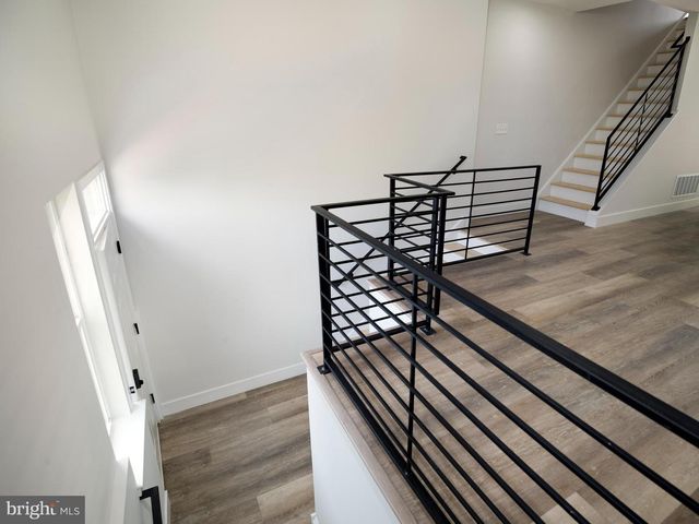 303 FOUNTAIN ST, Philadelphia, PA 19128