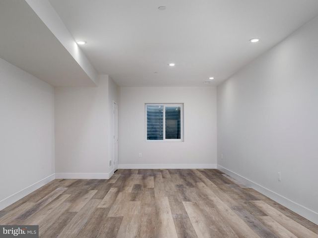 303 FOUNTAIN ST, Philadelphia, PA 19128