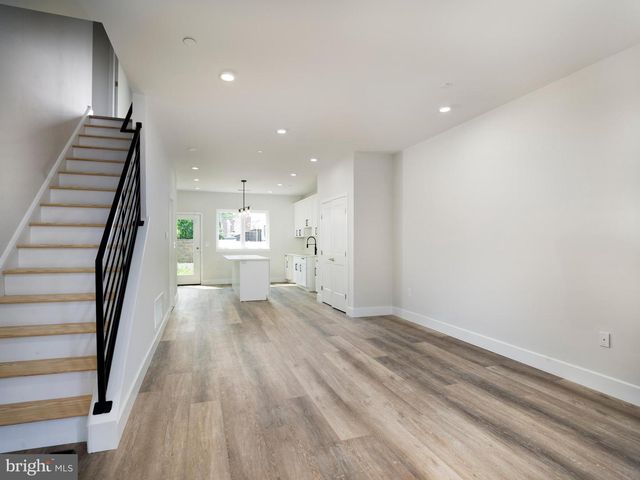 303 FOUNTAIN ST, Philadelphia, PA 19128