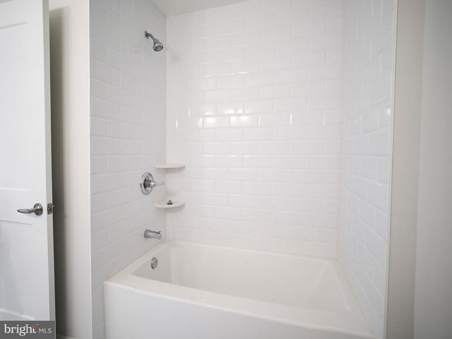 303 FOUNTAIN ST, Philadelphia, PA 19128