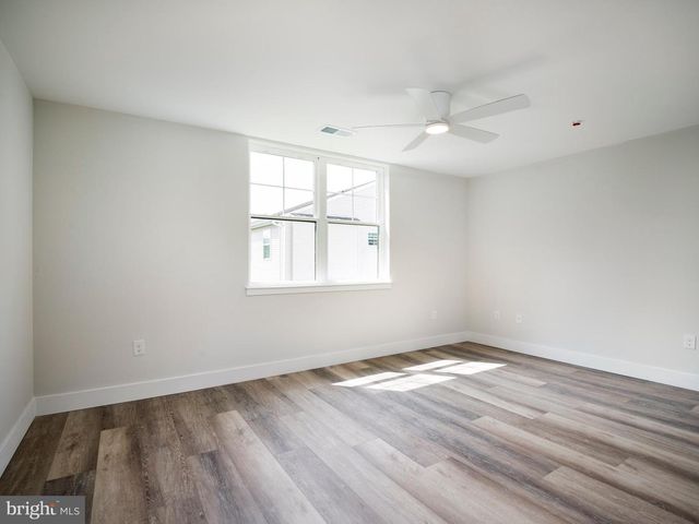 303 FOUNTAIN ST, Philadelphia, PA 19128