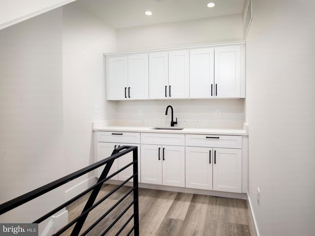 303 FOUNTAIN ST, Philadelphia, PA 19128