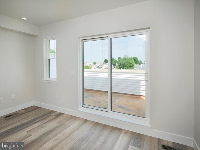 303 FOUNTAIN ST, Philadelphia, PA 19128