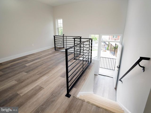 303 FOUNTAIN ST, Philadelphia, PA 19128