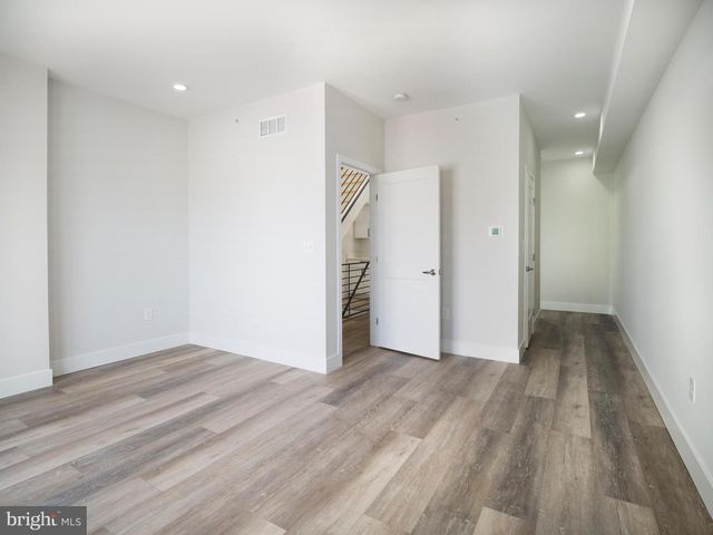 303 FOUNTAIN ST, Philadelphia, PA 19128