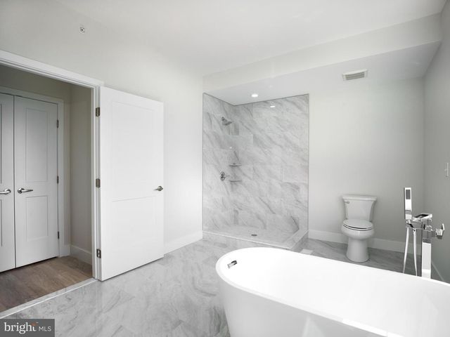 303 FOUNTAIN ST, Philadelphia, PA 19128